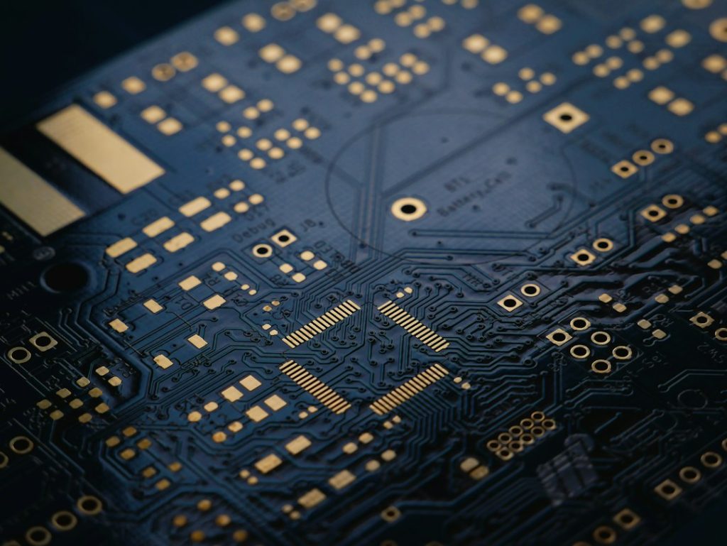 „Qualcomm“ pristatė du naujus „Snapdragon 8“ flagmanus – vienas skirtas ekstremaliam našumui