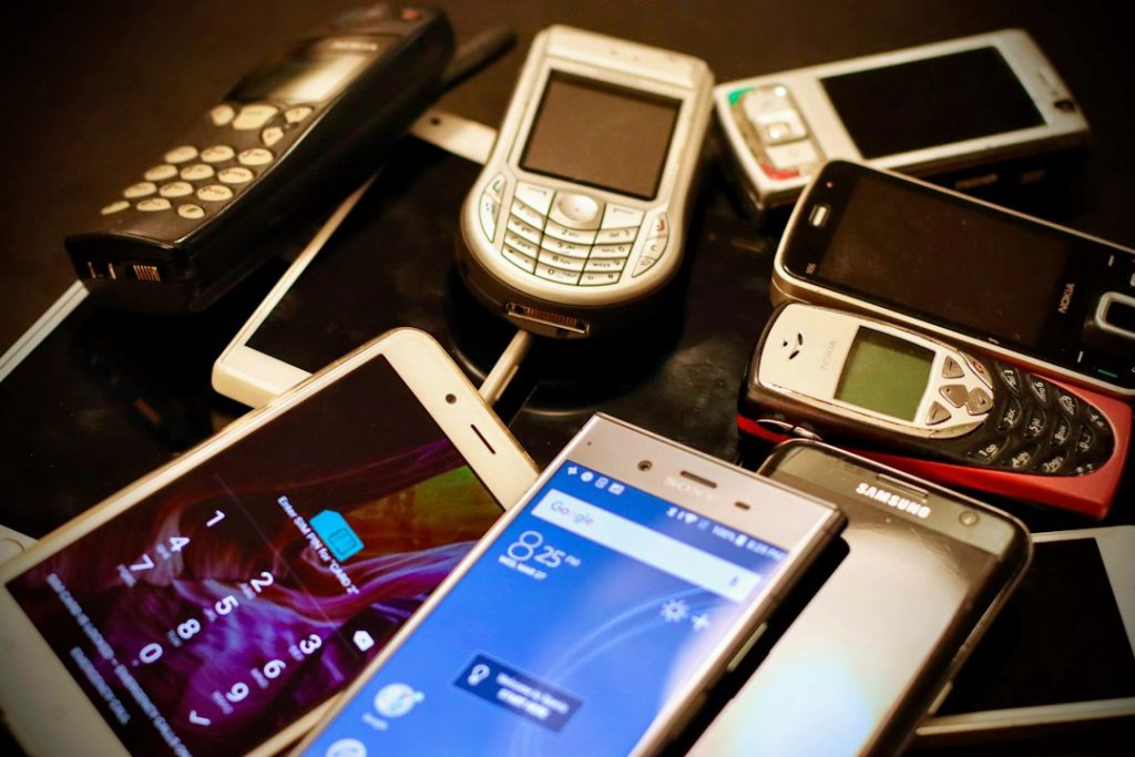Kaip saugiai parduoti ar atiduoti seną telefoną: ką būtina ištrinti