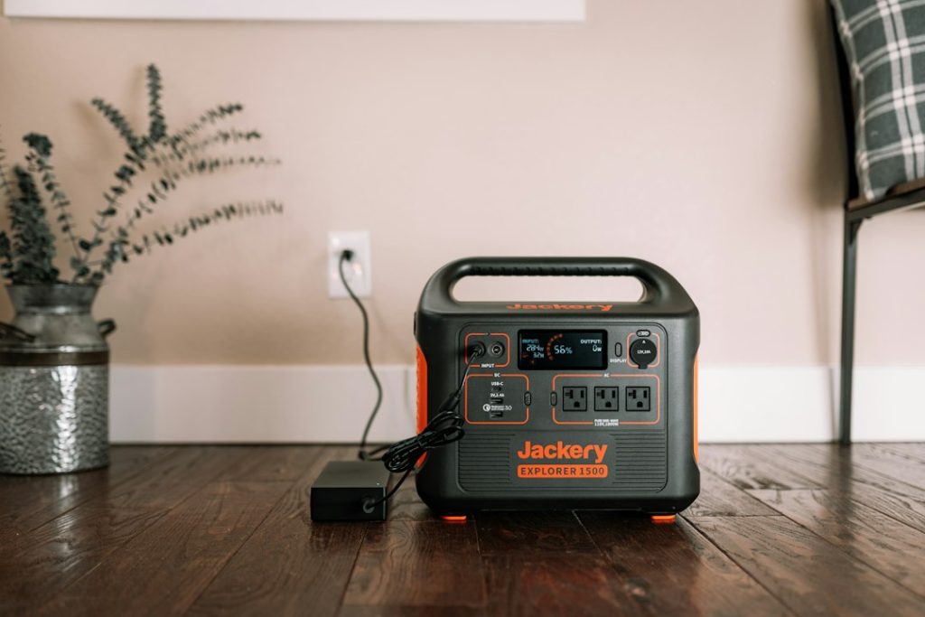 Powerbankas, UPS ar energijos stotelė: ką rinktis dingus elektrai?