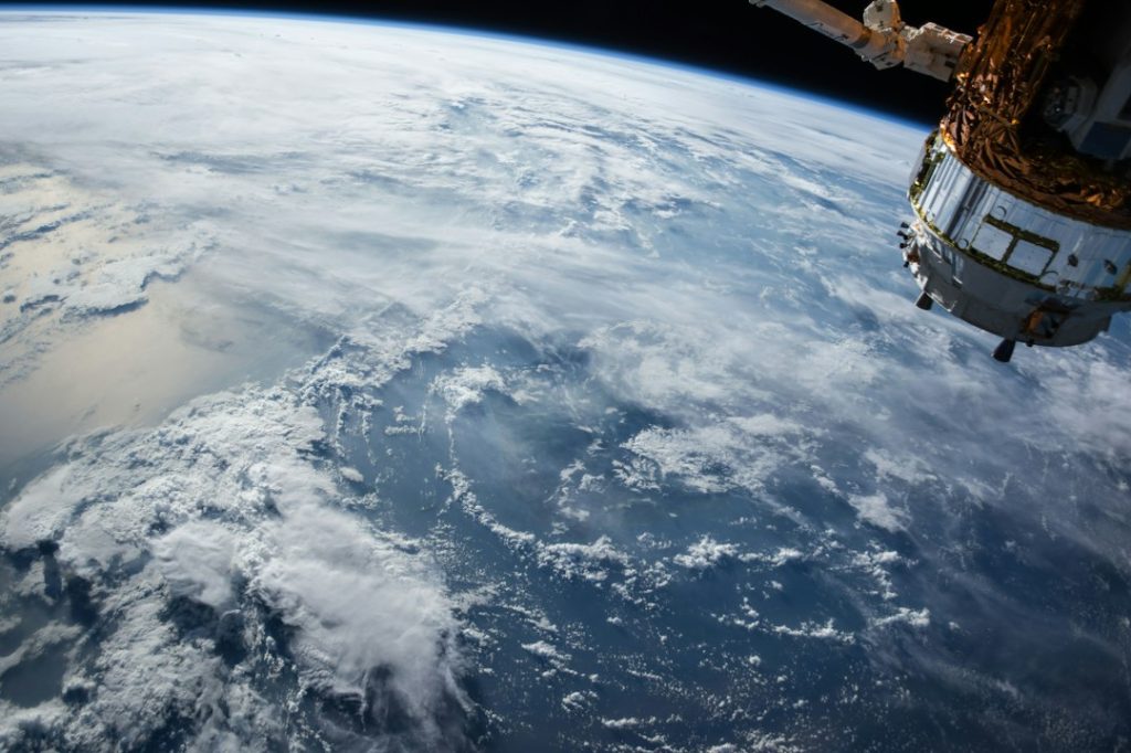 „Google“ siunčia DI lustus į kosmosą – prasideda orbitalinių duomenų centrų era