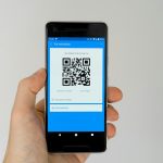 QR kodas ant parkavimo automato gali būti spąstai – kaip neapsigauti