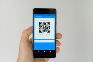 QR kodas ant parkavimo automato gali būti spąstai – kaip neapsigauti
