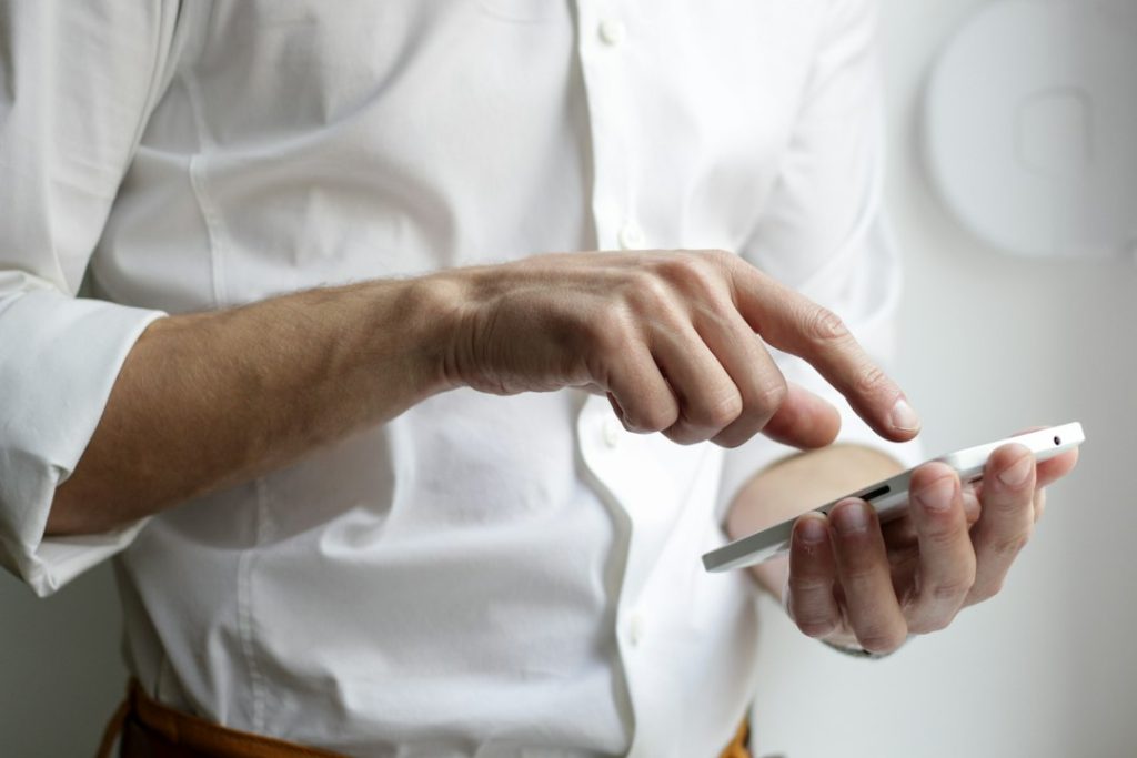 Perkate naudotą telefoną? 10 patikrinimų, kurie gali apsaugoti nuo brangios klaidos