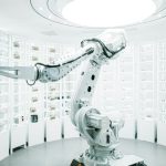 Robotas išmoko siuvinėti viena sudėtingiausių technikų – jo ranka juda beveik kaip žmogaus