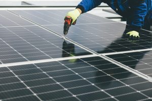 Perkate naudotus saulės modulius? Kaip patikrinti, ar pasiūlymas vertas pinigų