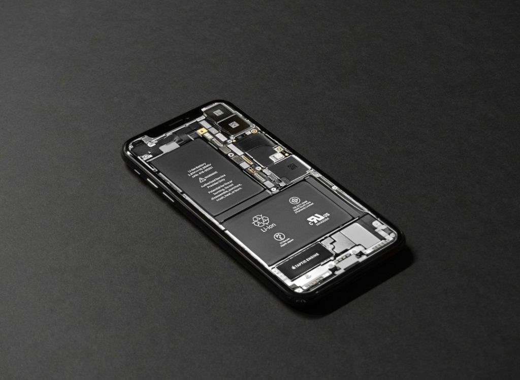 Išsipūtė telefono ar „powerbanko“ baterija? Nedarykite šios klaidos