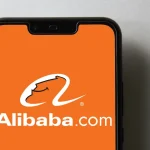 „Alibaba“ meta iššūkį „Nvidia“: pristatė tris kartus spartesnį DI lustą ir ruošia milžinišką modelį