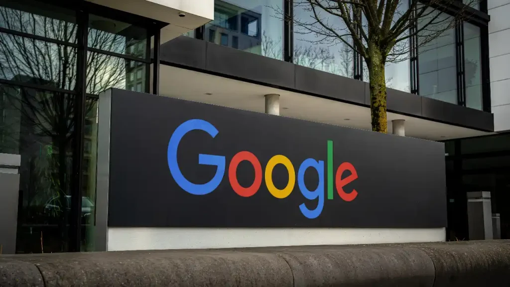 „Google“ praktiškai įvardijo „ChromeOS“ pabaigos datą – ją pakeis „Googlebook OS“