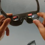 „Meta“ pristatė 100 gramų VR akinius – jie vienu metu nori būti kino teatru, darbo vieta ir žaidimų konsole