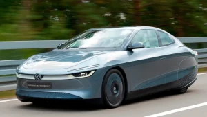 „Volkswagen“ pristatė ypatingą elektromobilį: vienu įkrovimu – 1 300 km