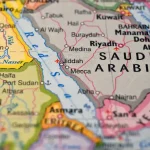 Irano remiami hučiai atakavo Saudo Arabiją: virš Rijado perimti dronai ir raketos
