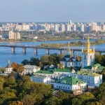 Rusija pakeitė taktiką Kyjive: dronais vieną po kito daužo tiltus per Dnieprą