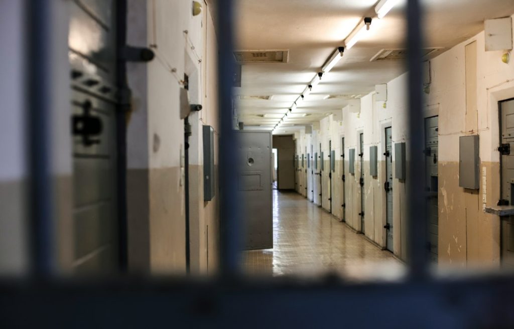Iranas patvirtino Lietuvos piliečių sulaikymą: URM siekia konsulinio kontakto su dviem moterimis