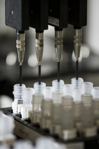 DI agentai jau valdo laboratorijų robotus: „Google“ parodė, kaip tikrina jų komandas prieš eksperimentą