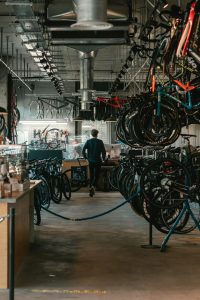 „Cannondale“ dviračių gamyba iš Nyderlandų iš dalies keliasi į Kėdainius: pokyčiai vyks iki 2027 metų