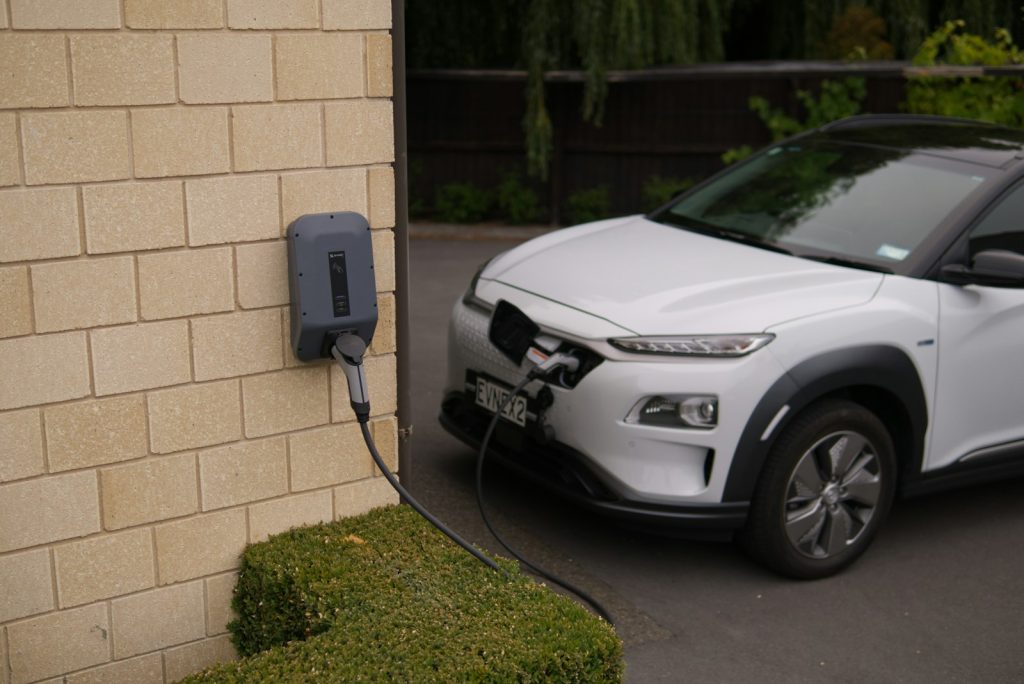 Elektromobilis tampa namų baterija: Vokietija atveria kelią energiją grąžinti į tinklą