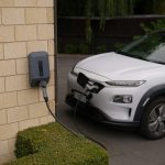Elektromobilis tampa namų baterija: Vokietija atveria kelią energiją grąžinti į tinklą