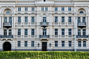 Būsto kainos Lietuvoje toliau kyla: kas galėtų pristabdyti augimą?