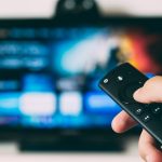 Kodėl televizorius pradeda veikti lėtai? 6 būdai jį pagreitinti neperkant naujo