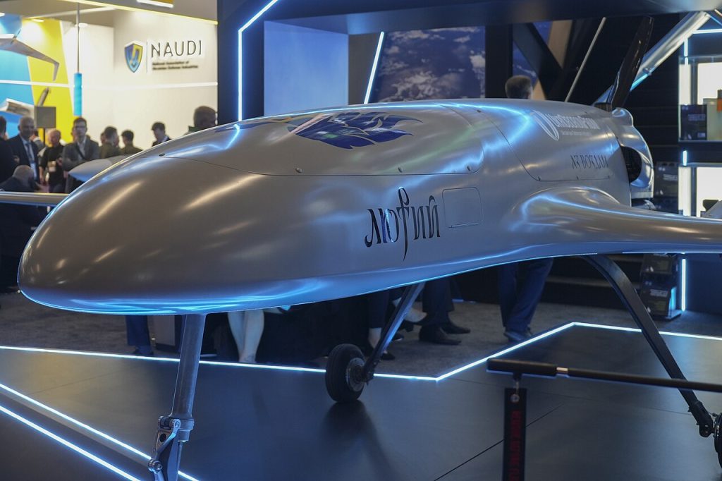 Ukraina šiemet patvirtino 650 naujų bepiločių sistemų – 231 iš jų valdoma optiniu kabeliu