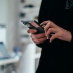 „Meta“ nutraukė tylą: neigia, kad jos DI agentas be leidimo skaitė privačias žinutes
