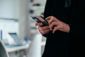 „Meta“ nutraukė tylą: neigia, kad jos DI agentas be leidimo skaitė privačias žinutes