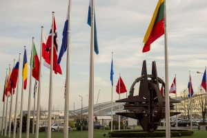 NATO vyriausiasis vadas perspėja dėl naujų grėsmių Europoje – kodėl daug dėmesio skiriama dronams