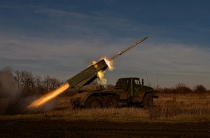 Ukraina skelbia sunaikinusi „Pancir-S1“ ir smogusi Rusijos dronų paleidimo bazei prie Donecko