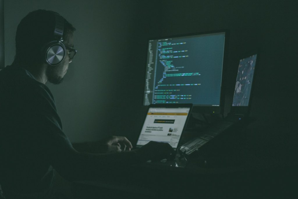 „OpenAI“ atleido tris DI saugumo tyrėjus – kaltina netinkamai perdavus konfidencialią informaciją