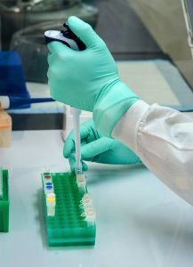 Milijonai neištirtų baltymų gali slėpti naujų antibiotikų užuominas: DI siaurina paiešką