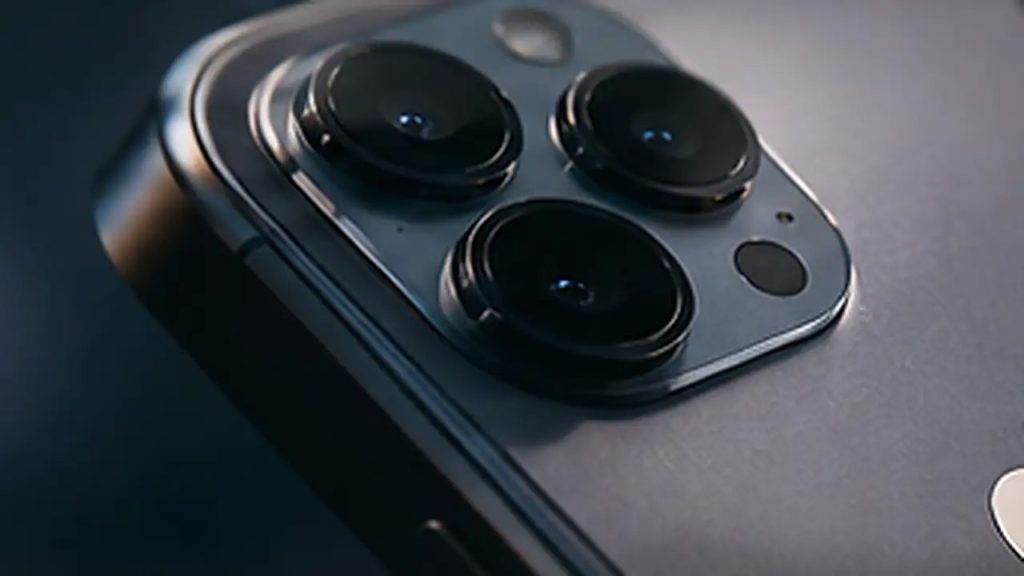 Kodėl „Apple“ pašalino ausinių jungtį iš „iPhone“? Sprendimas, pakeitęs telefonų rinką