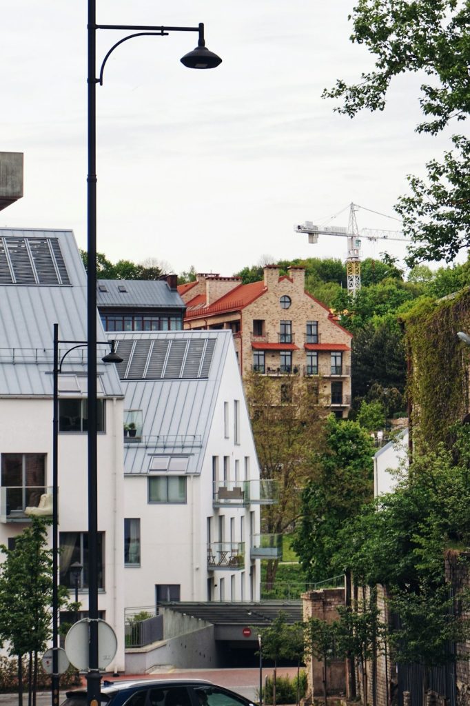 Investicijos Lietuvoje auga, bet verslui daugėja neapibrėžtumo – ką rodo Europos Komisijos skaičiai?