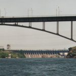 Rusijos dronas smogė tiltui per Dnieprą Zaporižioje – eismas sustabdytas