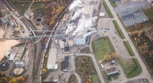 Ukrainos dronai smogė Rusijos karo pramonei: tarp taikinių – kaučiuko gamykla ir raketų elektronikos tiekėjas