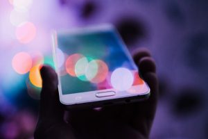 „Google“ išleido lengvą DI modelį telefonams – tekstą, vaizdus, garsą ir vaizdo įrašus apdoroja lokaliai