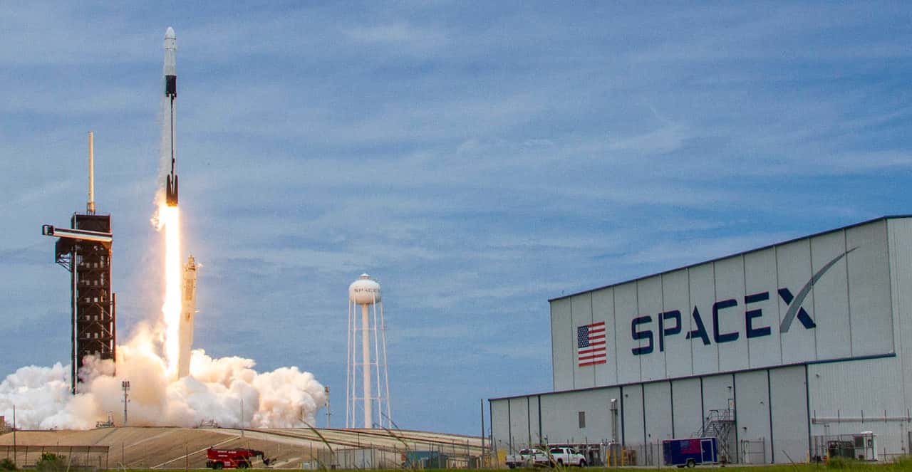 Plėsis „iPhone“ palydovinis ryšys „SpaceX“ paleis naujus palydovus