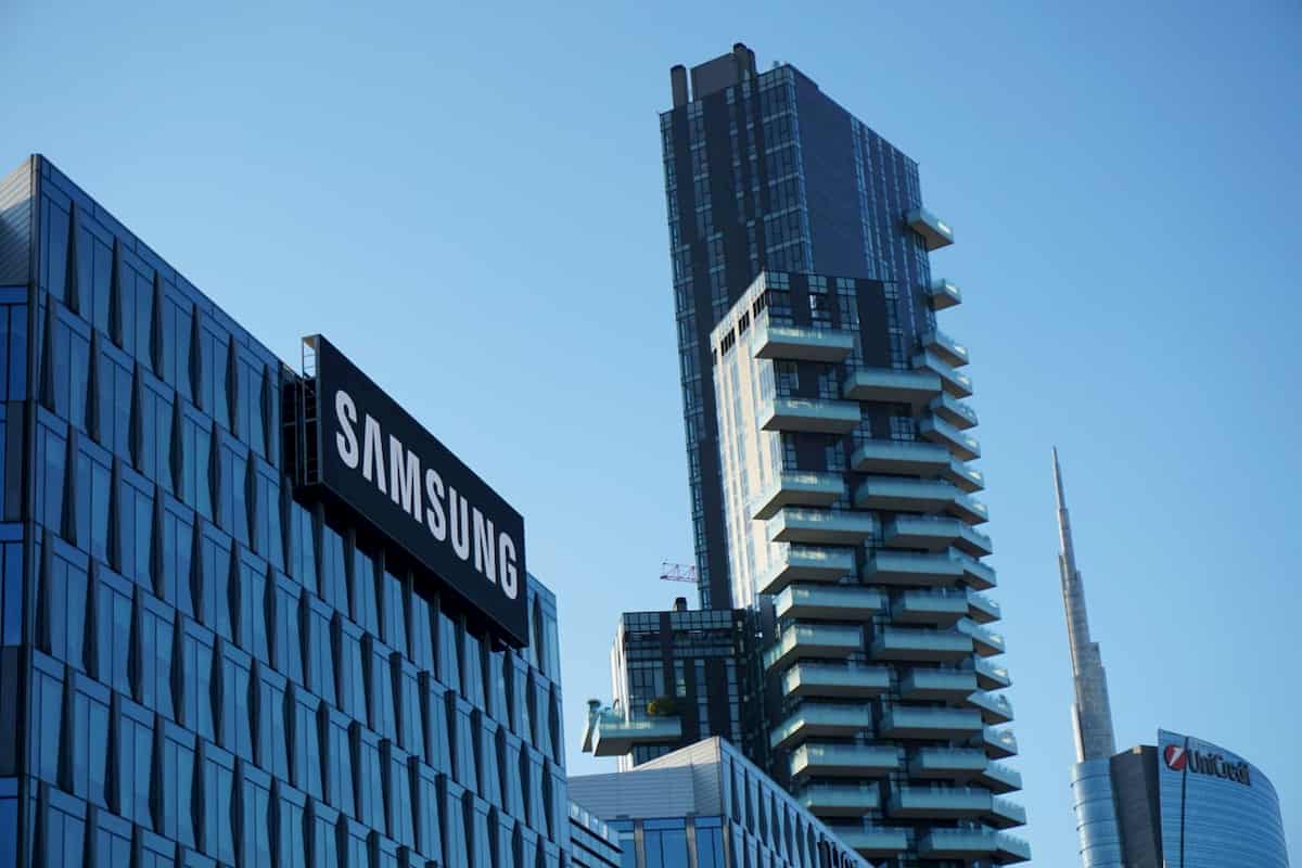 Samsung planuoja Galaxy Watch 7 su kvadratiniu ekranu